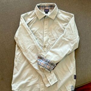 Kids Patagonia explorer button down shirt size M